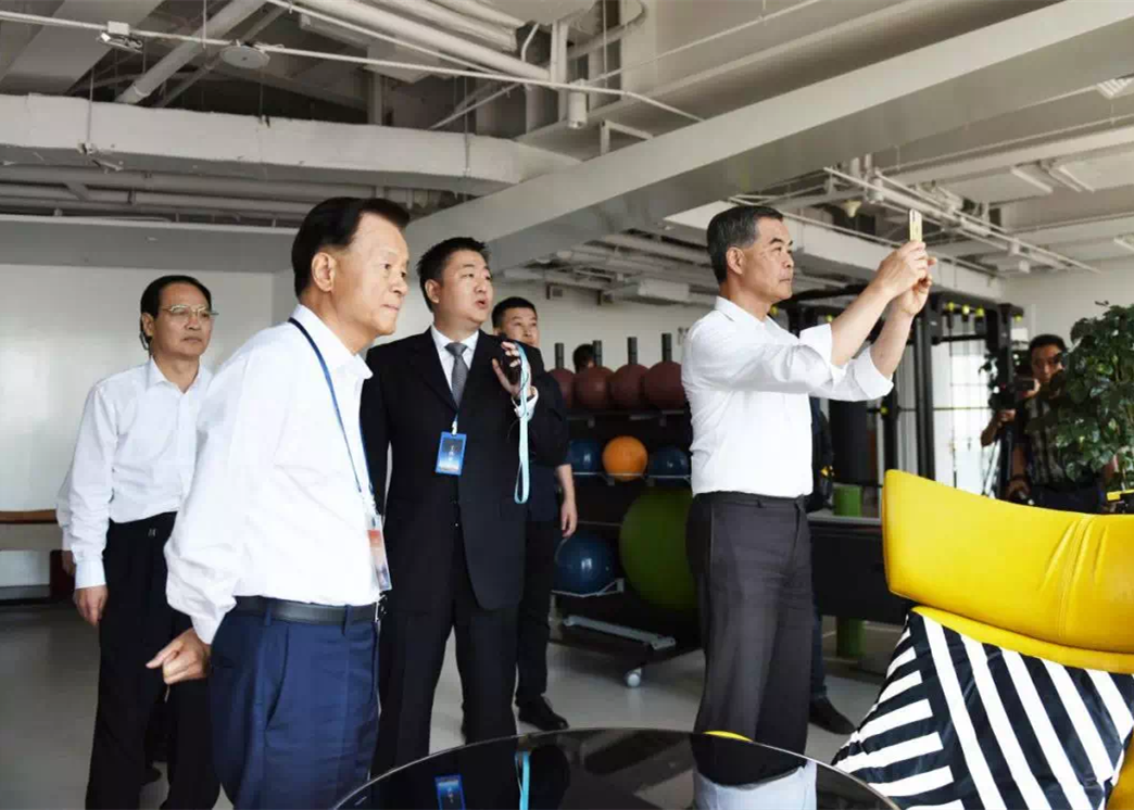 港区全国政协委员一行考察烟台球王会体育在线海湾壹号项目