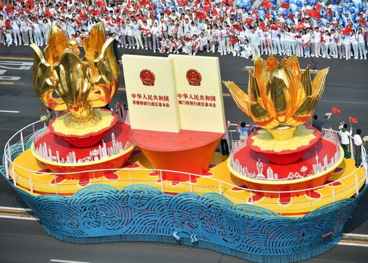 见证祖国发展成就 港观礼团深感自豪\大公报记者 刘越琦