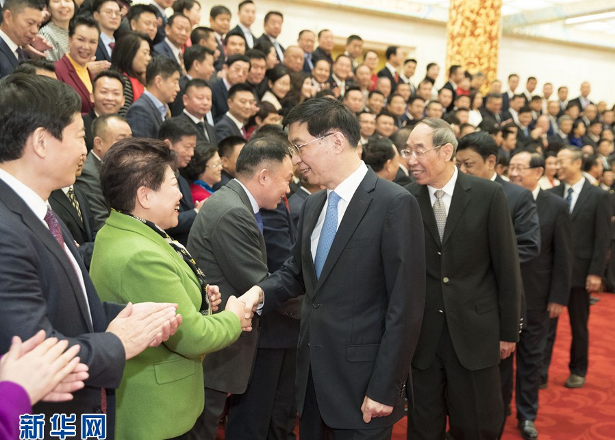 王沪宁会见中国侨商联合会第五次会员代表大会代表