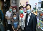 特首访少数族裔基层家庭