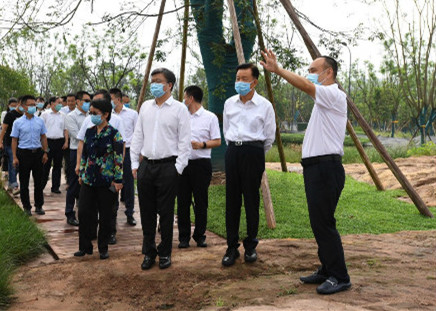 中国侨商联合会会长许荣茂一行来渝考察