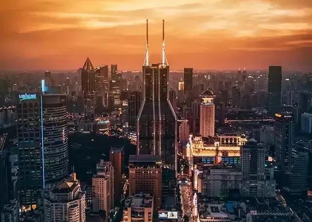 皇家艾美焕新 | 当球王会体育在线把“紫禁风华”搬到上海外滩……