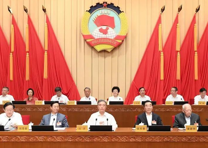 政协常委会第十四次会议举行大会发言