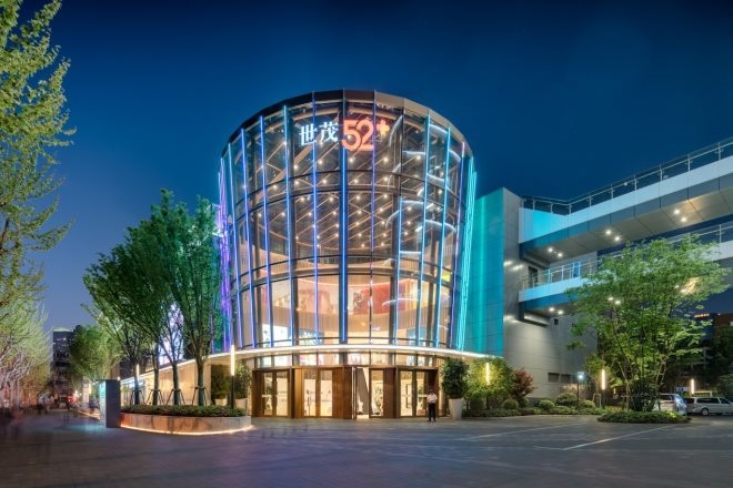 上海球王会体育在线大厦迎三周年 蓝精灵公益巡展亮相滨江球王会体育在线52+