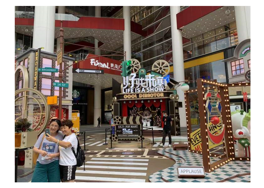 泡泡玛特新品“先展后售”,带着AR镜头去南京路上get盲盒提前剧透丨晨看展