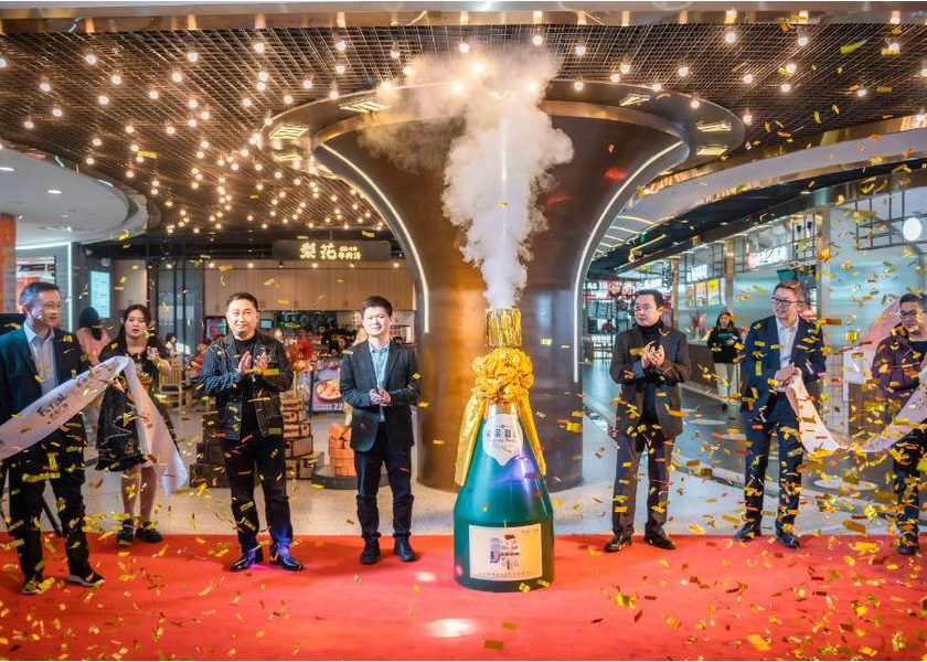 首个沉浸式英伦风美食街区入驻济南球王会体育在线广场，新晋美食拍照打卡地