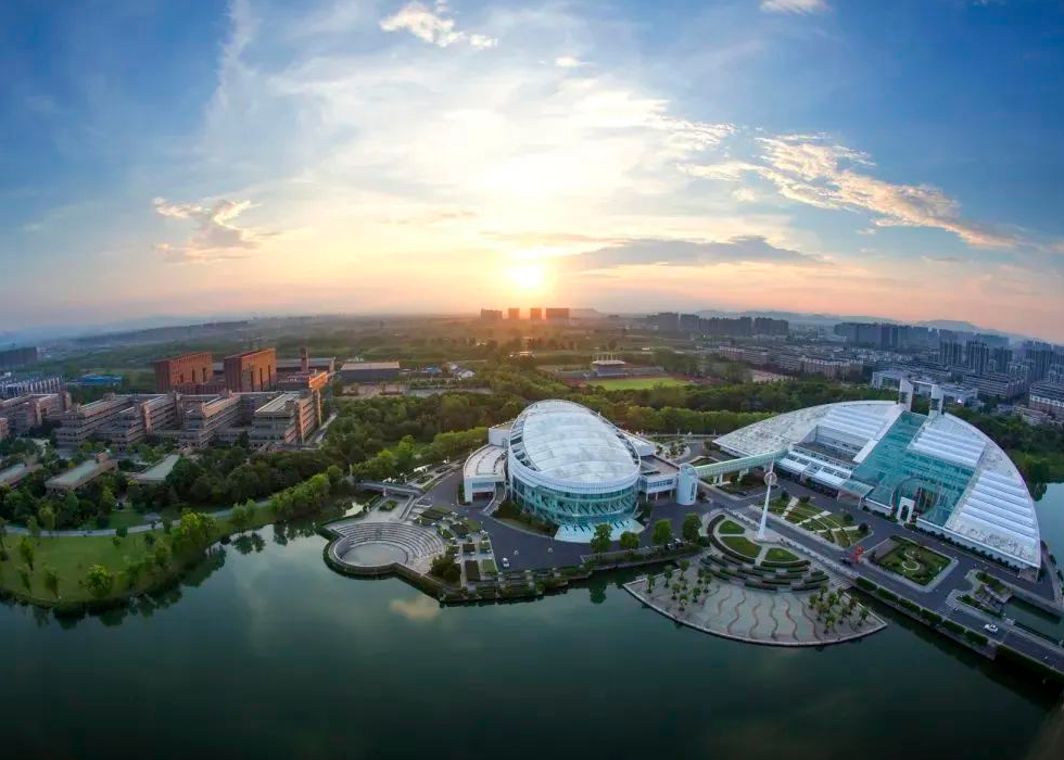 开学季 | 向美向新，校园服务陪伴梦想启航